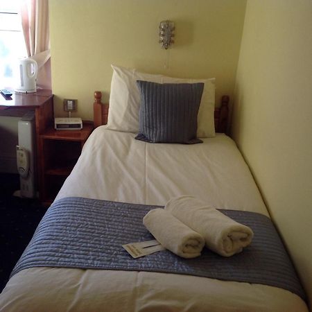 Cubbon House Hotel Douglas Room photo