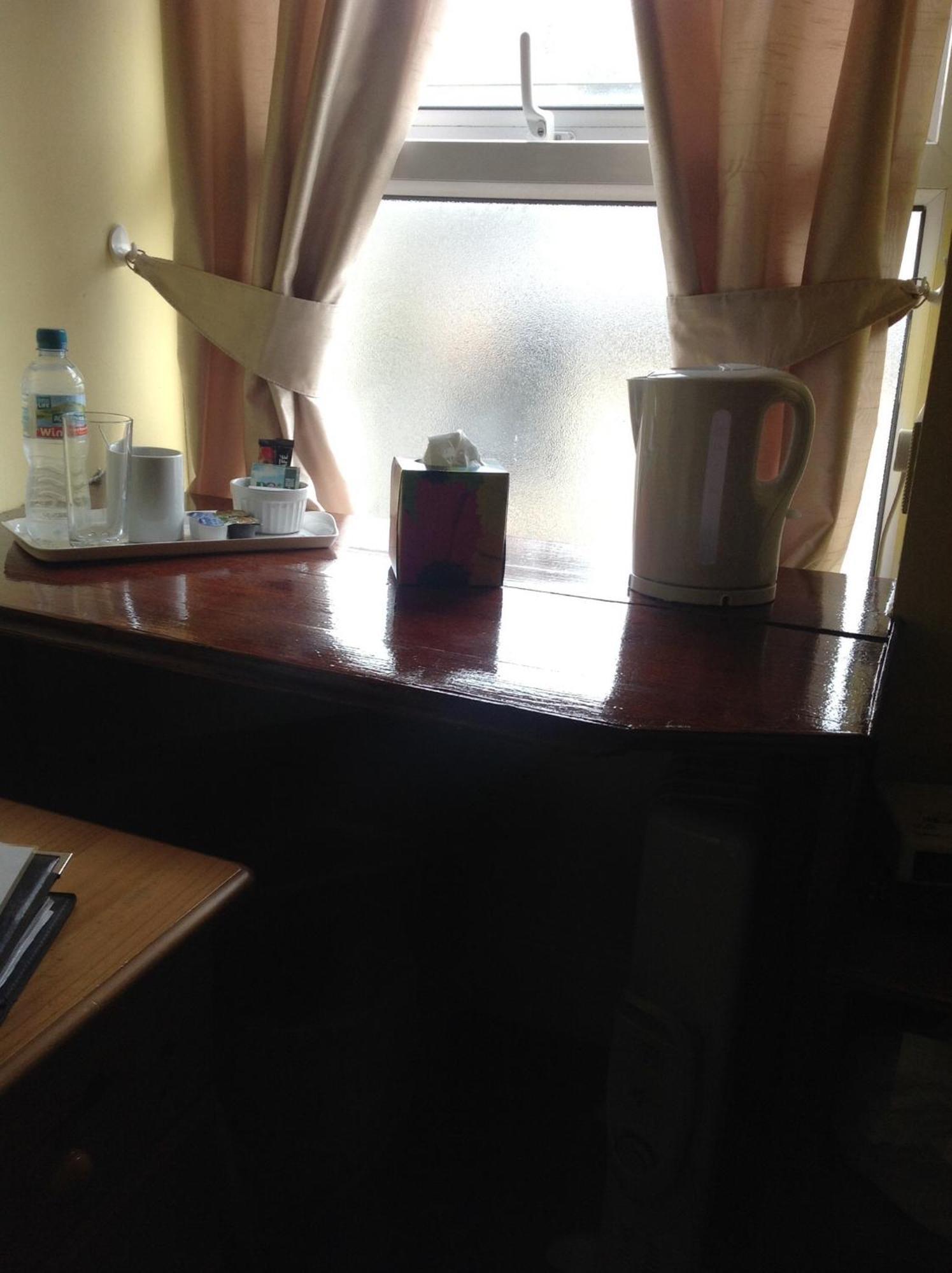 Cubbon House Hotel Douglas Room photo