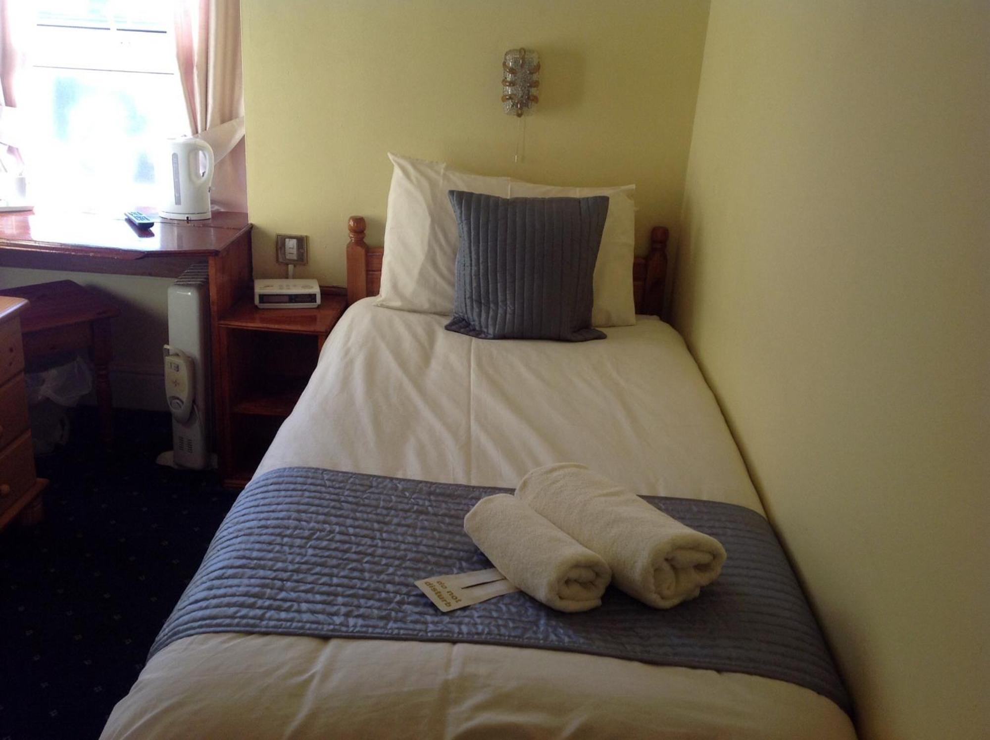 Cubbon House Hotel Douglas Room photo