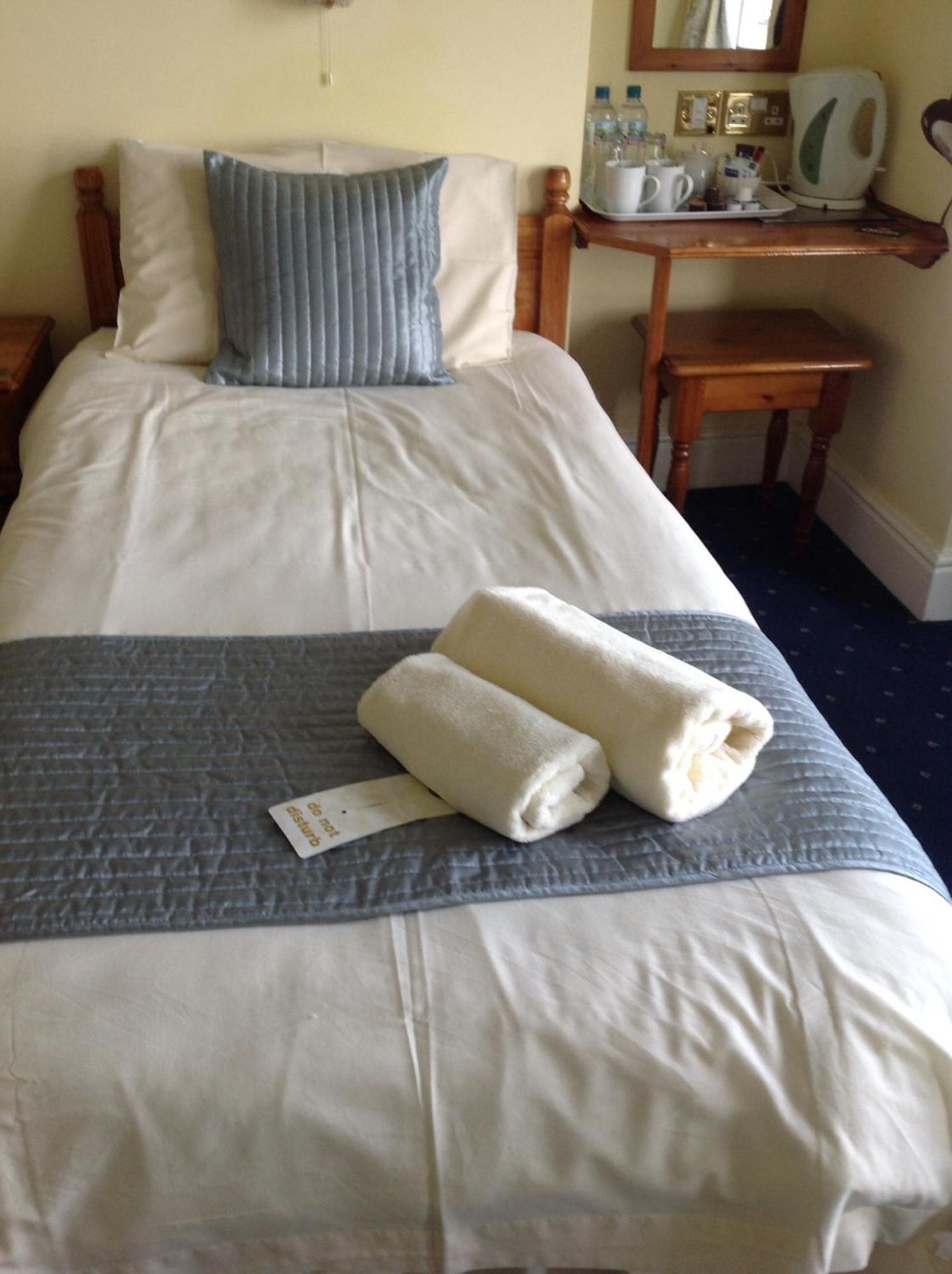 Cubbon House Hotel Douglas Room photo