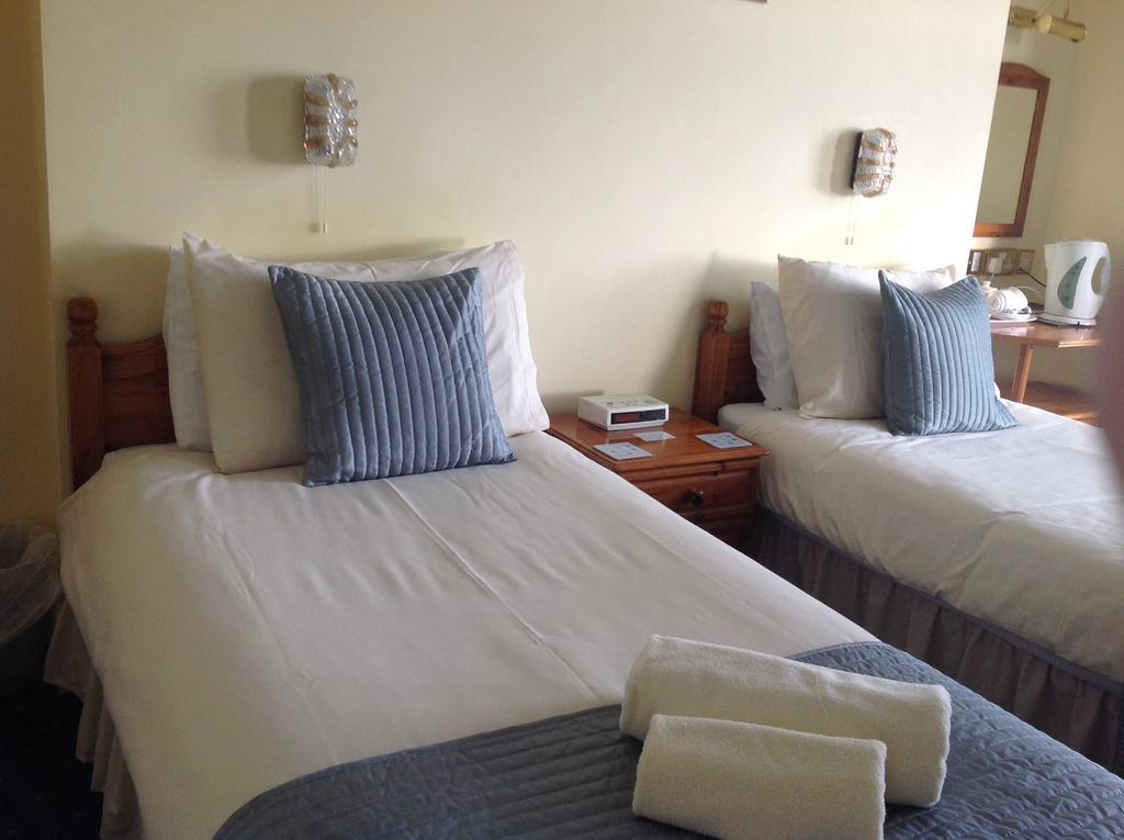 Cubbon House Hotel Douglas Room photo