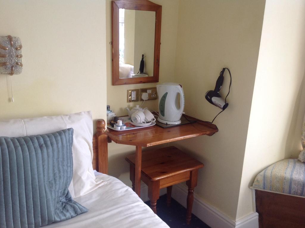 Cubbon House Hotel Douglas Room photo